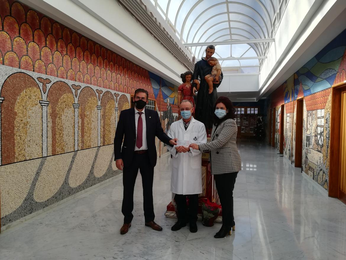 De izq a drcha, Fermín Ojeda Medina, Rafael Cenizo y Sandra Santana Trujillo. 