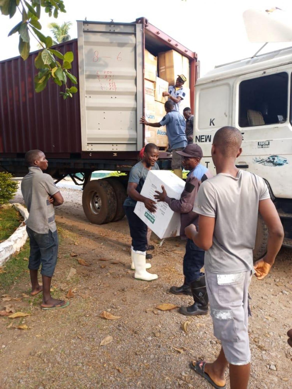 Llegada a Sierra Leona del contenedor de ayuda humanitaria de SJD Las Palmas