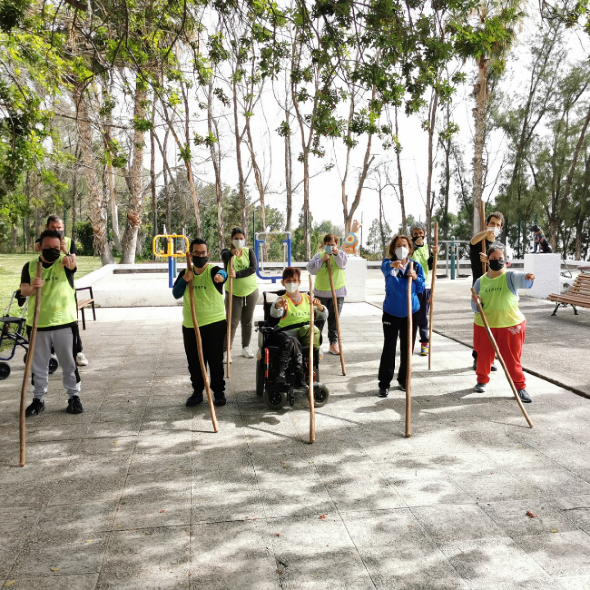 Lucha del garrote adaptada en el Centro de Día de SJDLP