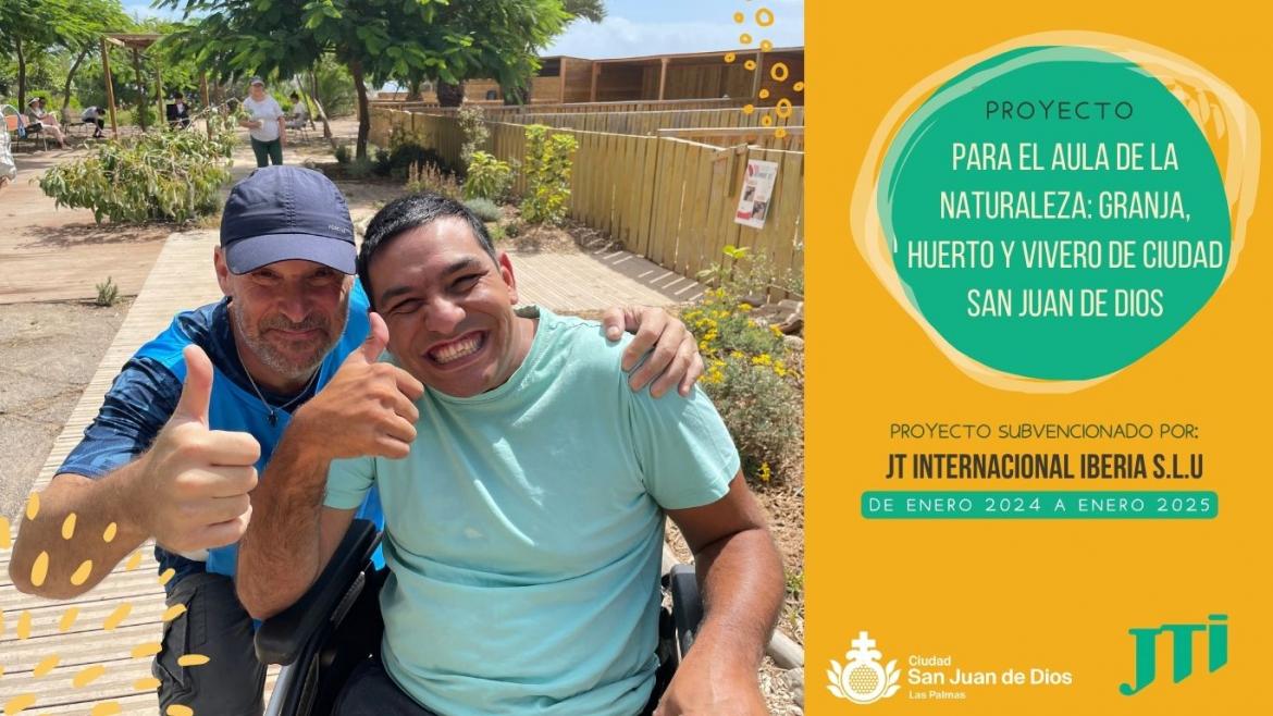 Voluntario junto a uno de nuestros usuarios en la granja de SJD en el Lasso