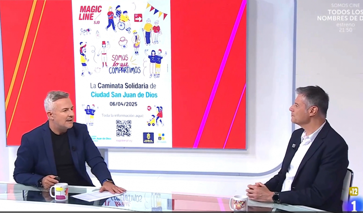 Lorenzo Esma, gerente de Ciudad San Juan de Dios, entrevistado por el presentador Roberto Herrera