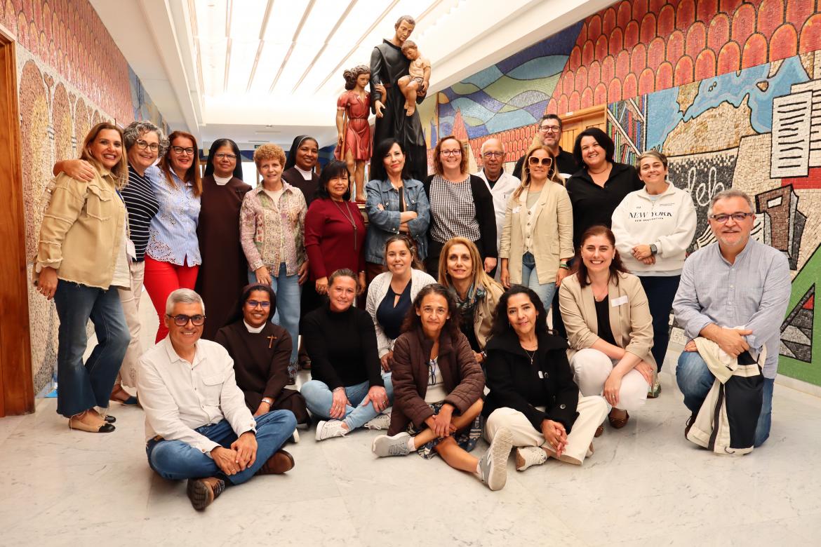 Foto de familia de los participantes del Encuentro de Proximidad de Misión Compartida