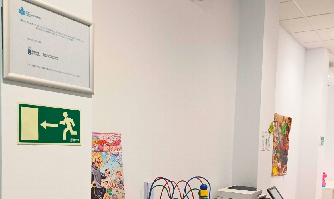 Cartel en el CAIT de Néstor de la Torre