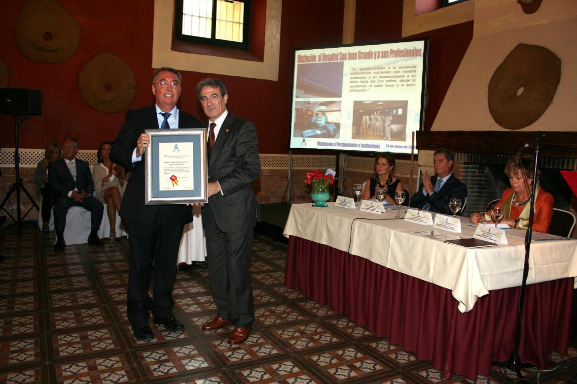  El Hospital jerezano San Juan Grande recibe un homenaje por la labor de su Enfermería
