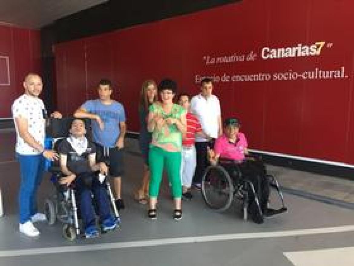 Canarias7 recibe a un grupo de usuarios de la Ciudad San Juan de Dios