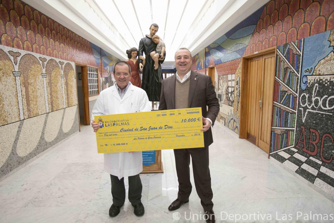 La Ciudad de San Juan de Dios recibe un donativo solidario de la UD Las Palmas