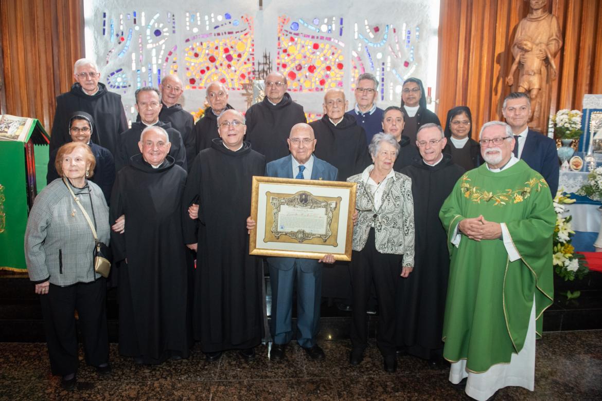 Manuel Morales Torres recibe la Carta de Hermandad de la Orden