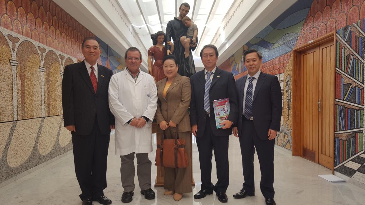 San Juan de Dios recibe el donativo de la Comunidad Coreana en Canarias