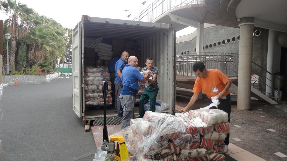Las Palmas envía ayuda humanitaria a Monrovia