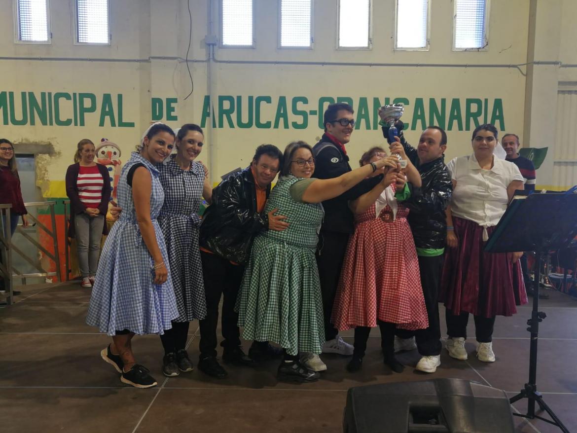 Un grupo de usuarios de la Residencia y Centro de Día gana el concurso de baile de la Asociación Compsi