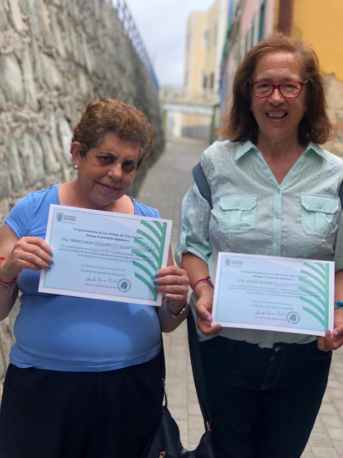 Dos residentes del Centro participan en un taller de moda de la Universidad Popular de Las Palmas