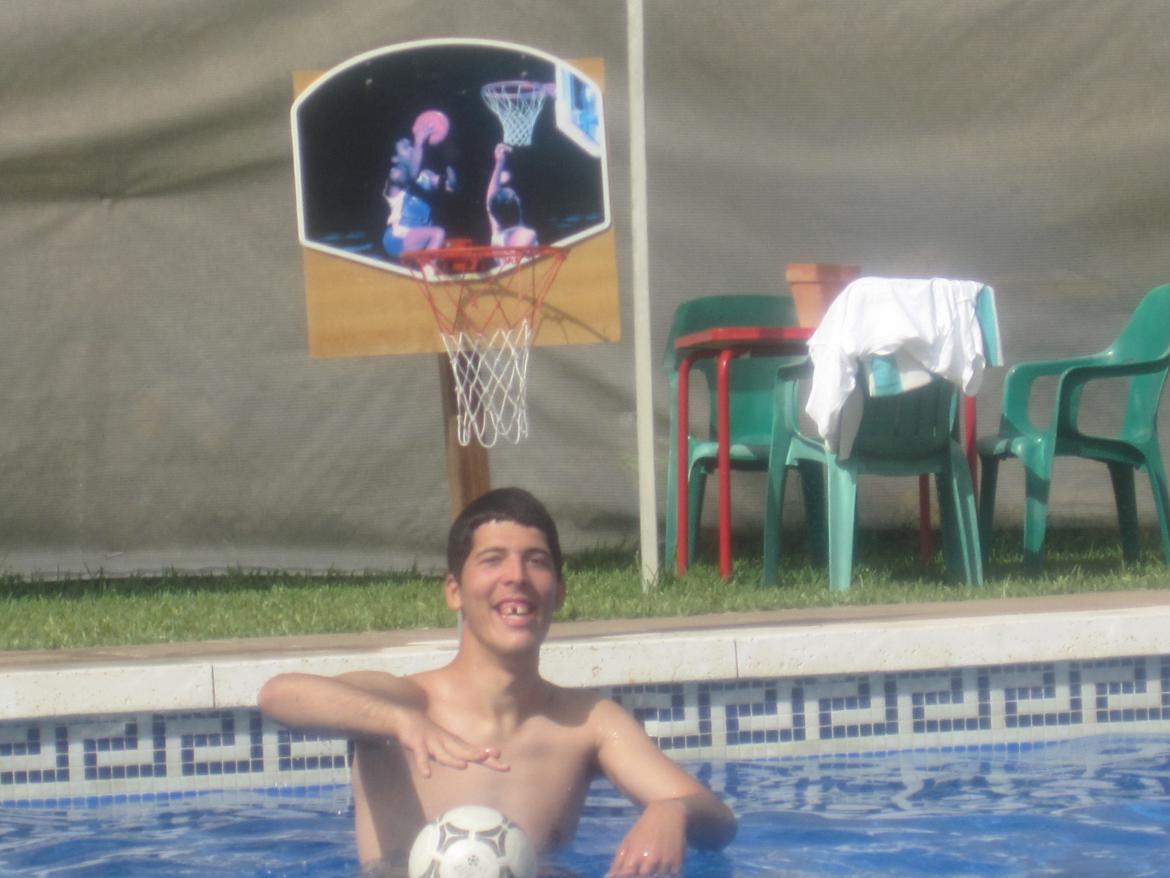 El Centro Asistencial de Málaga inaugura una piscina