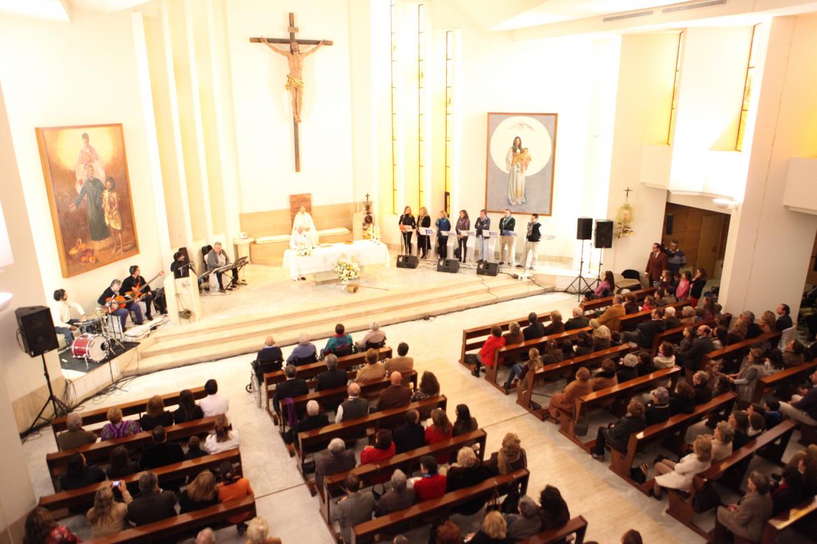 Siempre Así canta la Misa de la Alegría en el Aljarafe