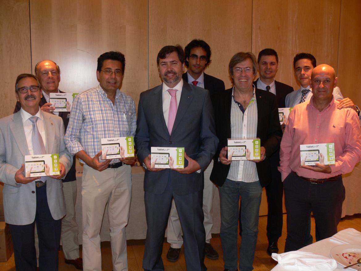Club Rotary Sevilla-Macarena entrega tabletas informáticas para la Unidad de Lesionados Medulares del Aljarafe