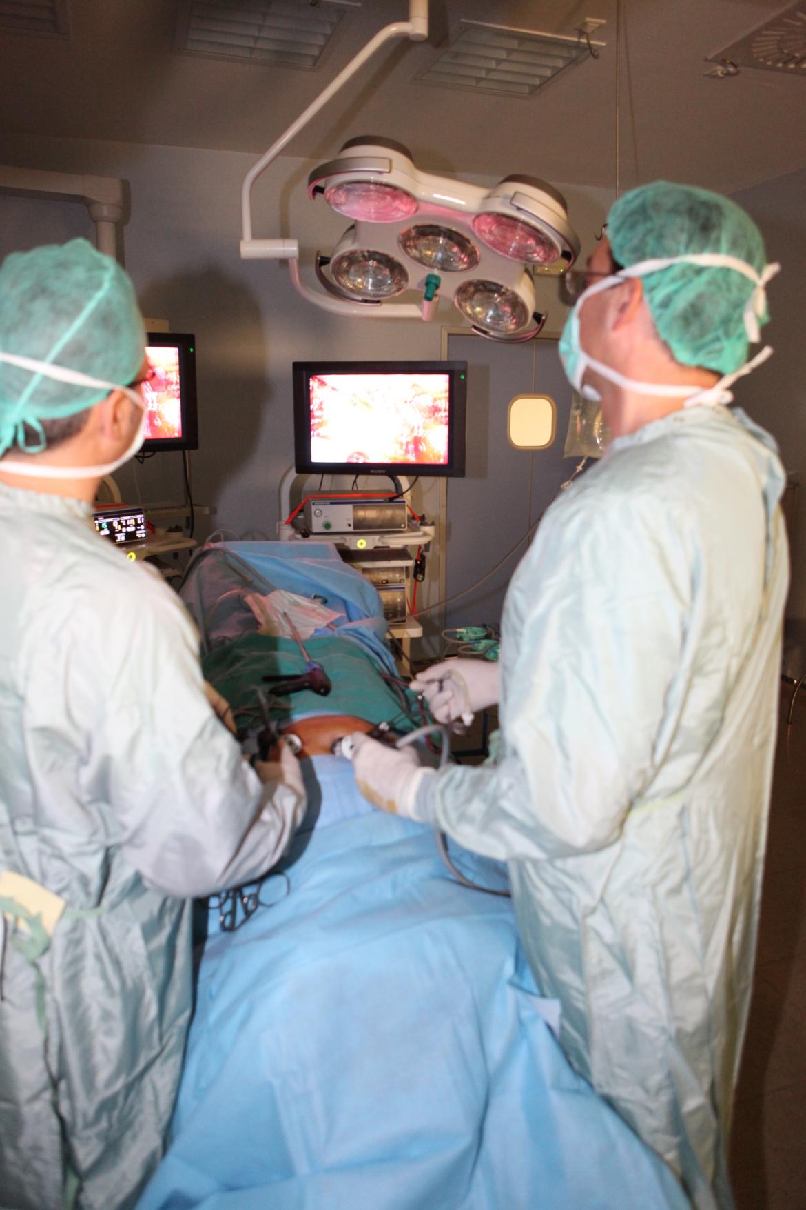 El Hospital del Aljarafe mejora la técnica frente a las piedras en el riñón