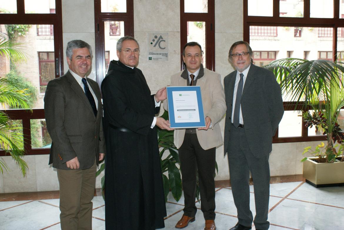 La Consejería entrega el certificado de calidad al hospital San Rafael