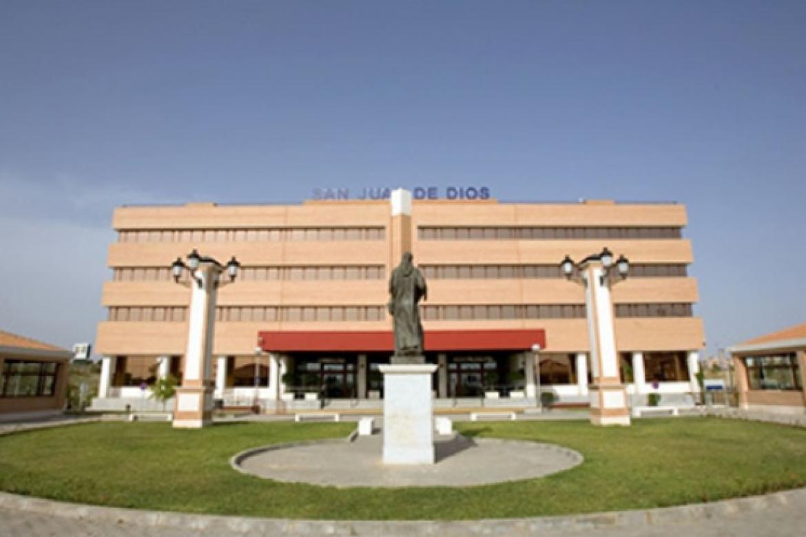 El Hospital del Aljarafe aconseja cómo dejar de fumar mediante mesas informativas