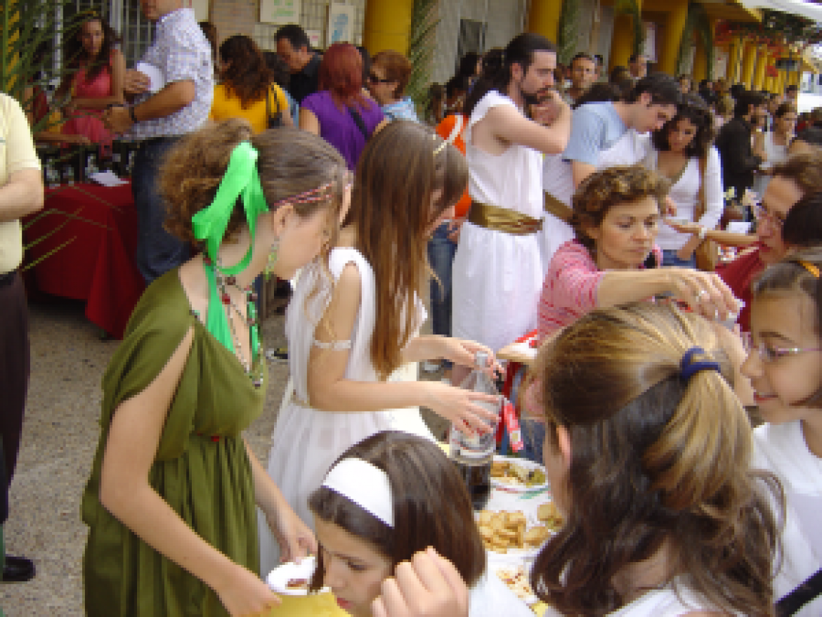 Los jóvenes del IES Atenea colaboran con la Obra Social San Juan de Dios en el Aljarafe