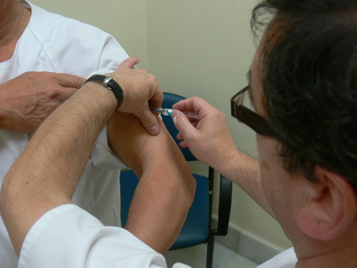 La vacunación del profesional sanitario presenta índices bajos
