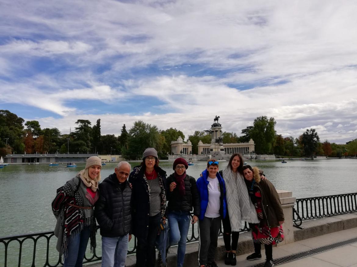 Usuarios de la Miniresidencia de Salud Mental viajan a Madrid para ver 'El Mago Pop' 