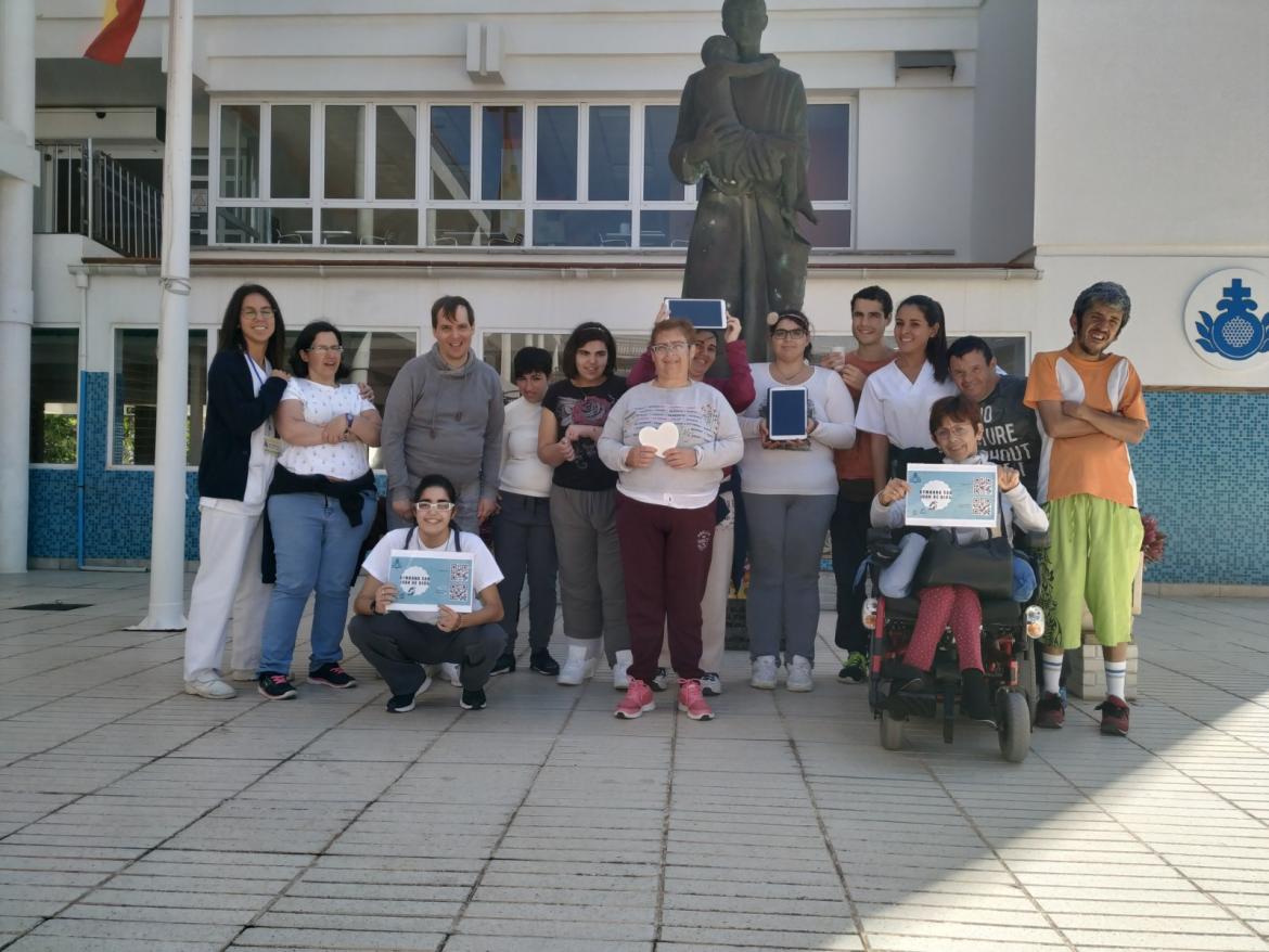 El centro celebra una yincana con códigos QR sobre la vida de San Juan de Dios